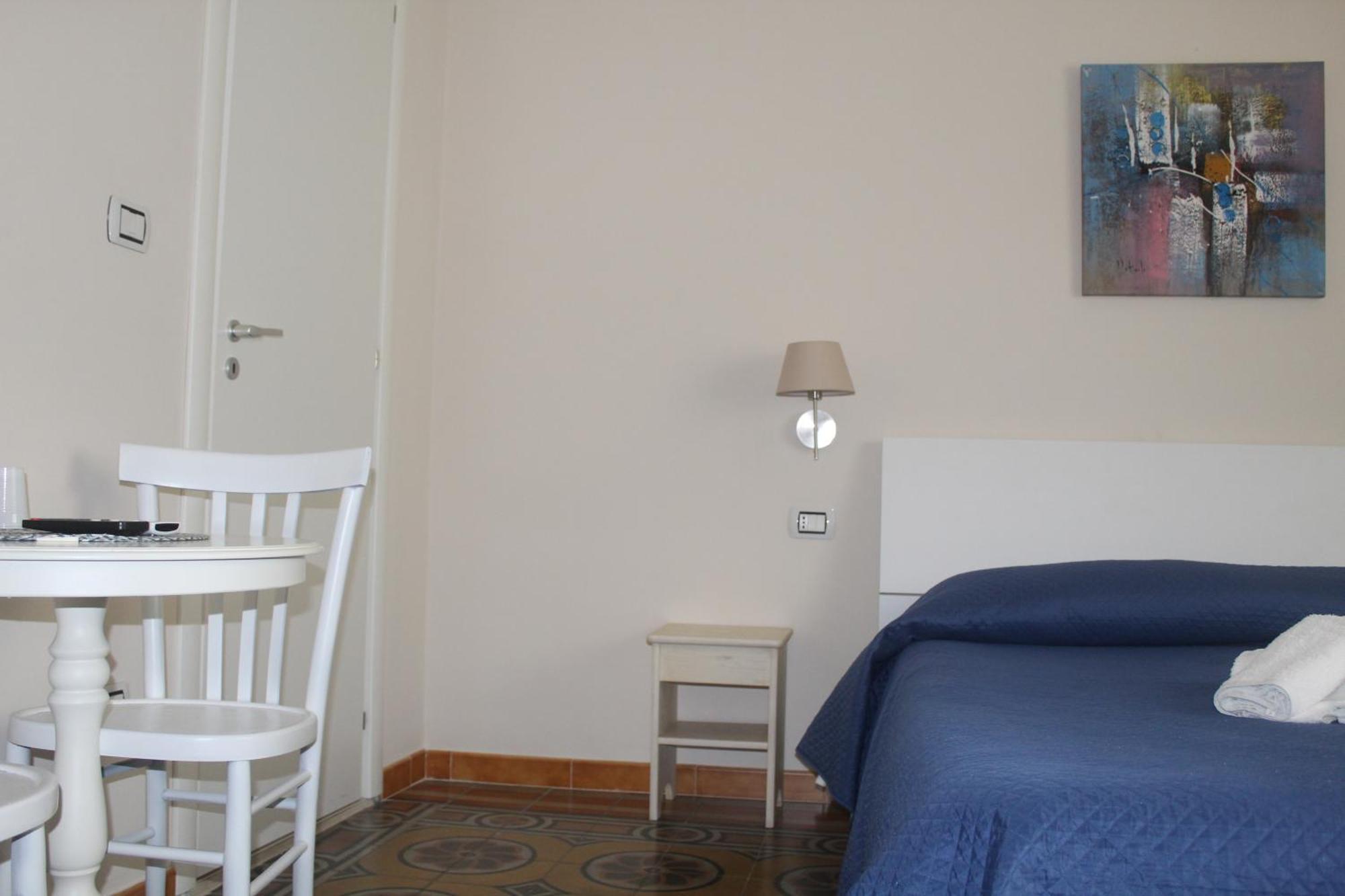 Donna Melina Bed and Breakfast Mileto Eksteriør billede